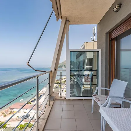 Spectacular Seaview Penthouse Apartment