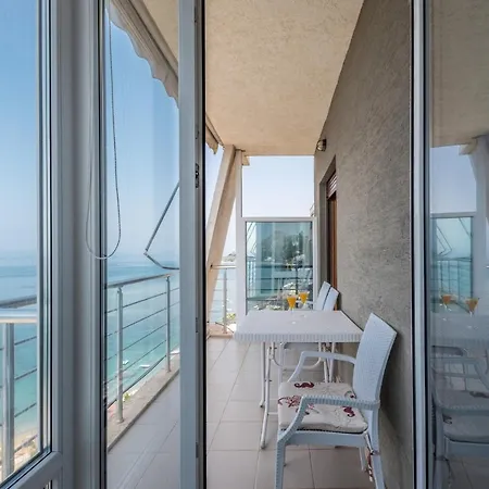 Spectacular Seaview Penthouse *