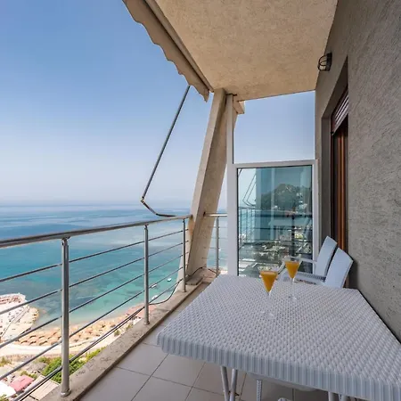 Spectacular Seaview Penthouse Apartment *